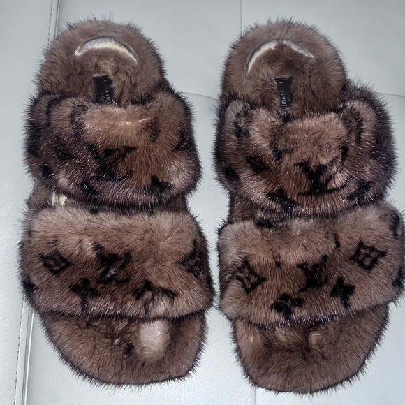 Louis Vuitton mink fur slides women’s - Picture 1 of 9